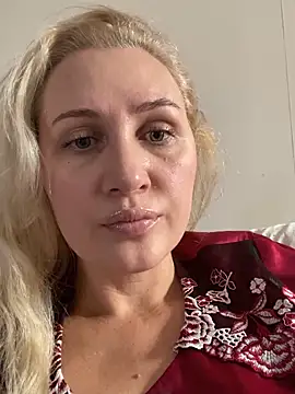 YourBlondee online show from 10/30/25, 08:38