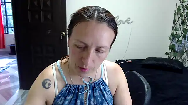 Snapshot of kittykalor09 chatting on 06/21/26, 09:39 kittykalor09 online show from 06/21/26, 09:39