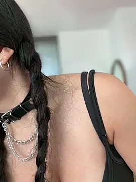 LoveLillyy online show from 12/02/25, 10:27