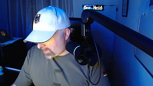 Snapshot of DerPornoPete chatting on 12/08/24, 03:32 DerPornoPete online show from 12/08/24, 03:32