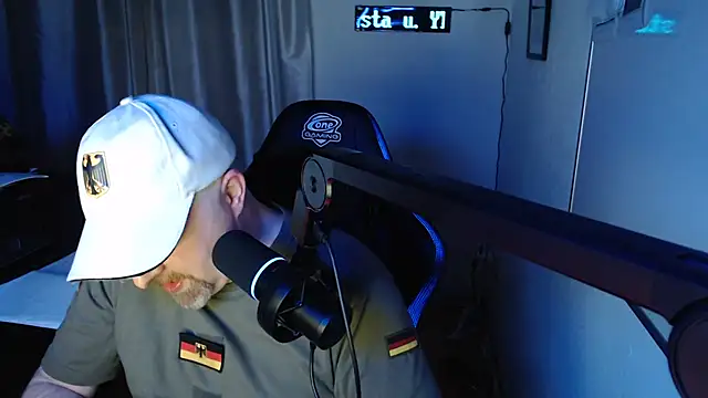 Snapshot of DerPornoPete chatting on 12/21/24, 10:30 DerPornoPete online show from 12/21/24, 10:30