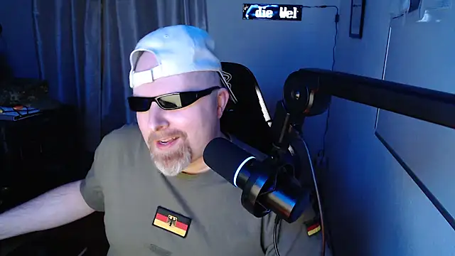 Snapshot of DerPornoPete chatting on 01/23/25, 01:30 DerPornoPete online show from 01/23/25, 01:30