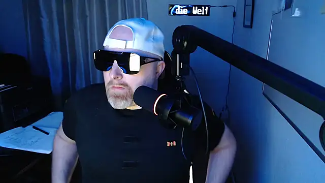 Snapshot of DerPornoPete chatting on 02/01/25, 10:34 DerPornoPete online show from 02/01/25, 10:34