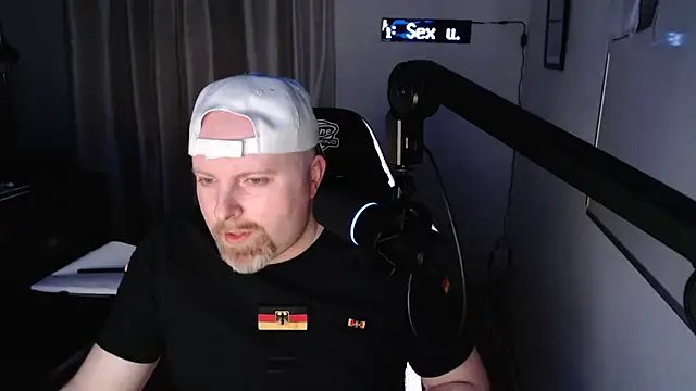 Snapshot of DerPornoPete chatting on 02/12/25, 11:41 DerPornoPete online show from 02/12/25, 11:41