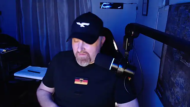 Snapshot of DerPornoPete chatting on 03/20/25, 12:30 DerPornoPete online show from 03/20/25, 12:30