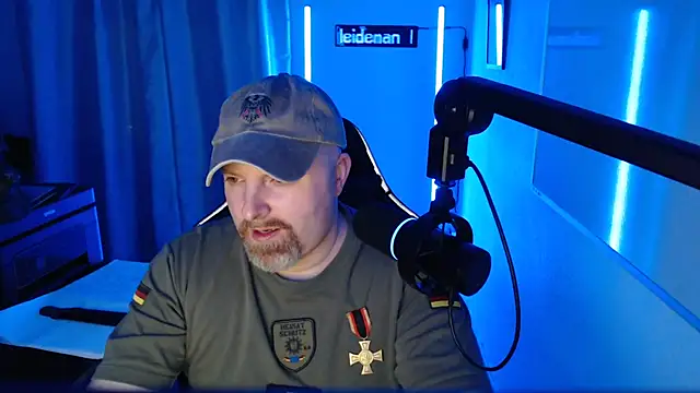 Snapshot of DerPornoPete chatting on 09/10/25, 09:37 DerPornoPete online show from 09/10/25, 09:37