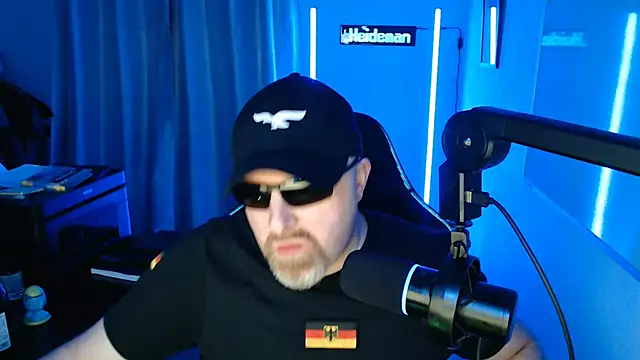 Snapshot of DerPornoPete chatting on 09/24/25, 09:51 DerPornoPete online show from 09/24/25, 09:51