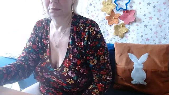 Snapshot of QueenLana chatting on 06/26/26, 07:35 QueenLana online show from 06/26/26, 07:35
