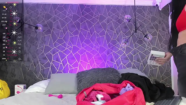 danaythamara1 online show from 12/15/25, 07:40