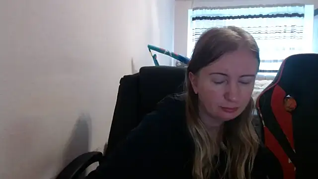 PeterAndJen online show from 09/19/25, 06:37