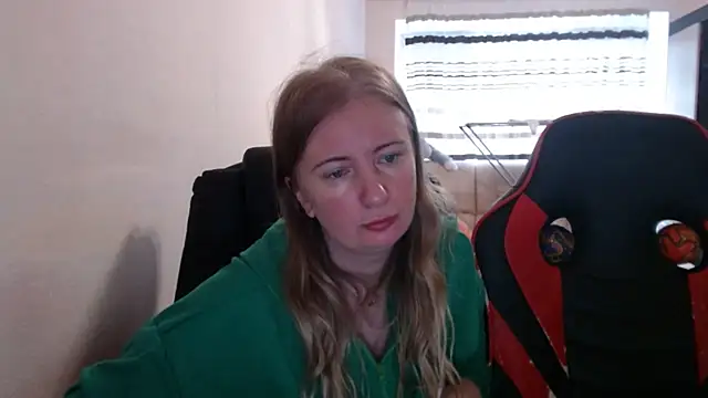 PeterAndJen online show from 10/17/25, 07:33