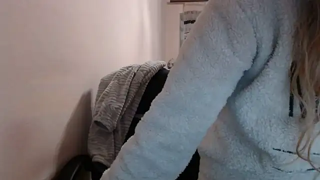 PeterAndJen online show from 12/15/25, 08:24