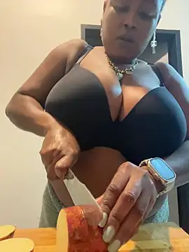 Snapshot of Sexy-Bubbles chatting on 02/18/26, 06:15 Sexy-Bubbles online show from 02/18/26, 06:15