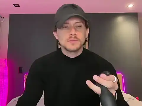 Snapshot of mcklister_kinky_feets chatting on 02/15/26, 12:14 mcklister kinky feets online show from 02/15/26, 12:14