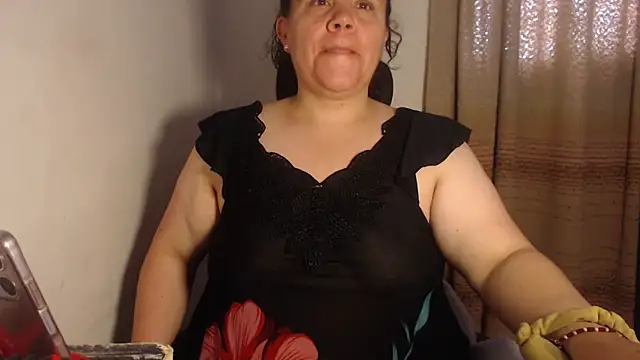 Snapshot of agathamiller01 chatting on 05/25/26, 11:27 agathamiller01 online show from 05/25/26, 11:27