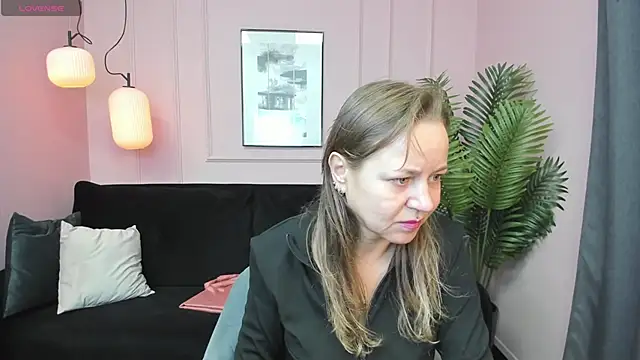 Snapshot of GabrielGold chatting on 10/03/25, 08:28 GabrielGold online show from 10/03/25, 08:28