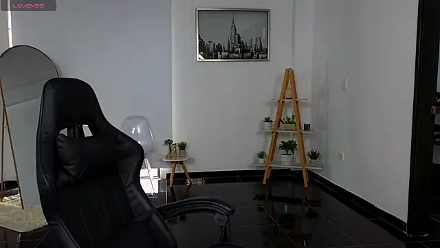 bella  adams online show from 09/15/25, 09:15