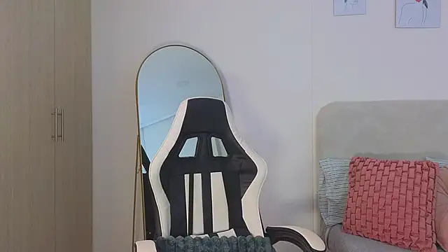 Snapshot of bella__adams chatting on 02/15/26, 12:36 bella adams online show from 02/15/26, 12:36