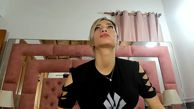 Snapshot of briana_wonder69xxx chatting on 10/18/25, 02:40 briana wonder69xxx online show from 10/18/25, 02:40