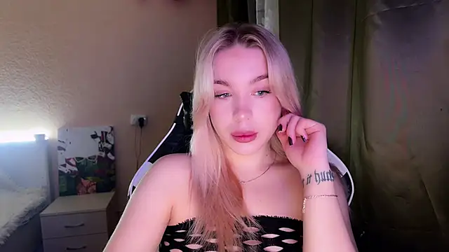 ariashaa online show from 11/06/25, 02:18