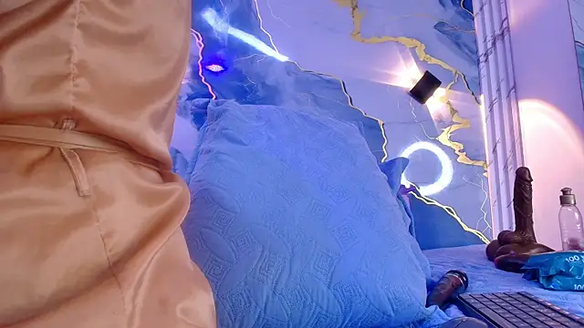 lorrayne  online show from 11/18/25, 12:20