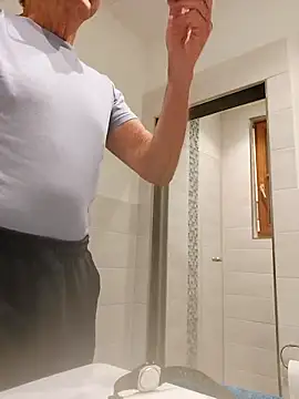 Einhorn527 online show from 10/20/25, 05:02