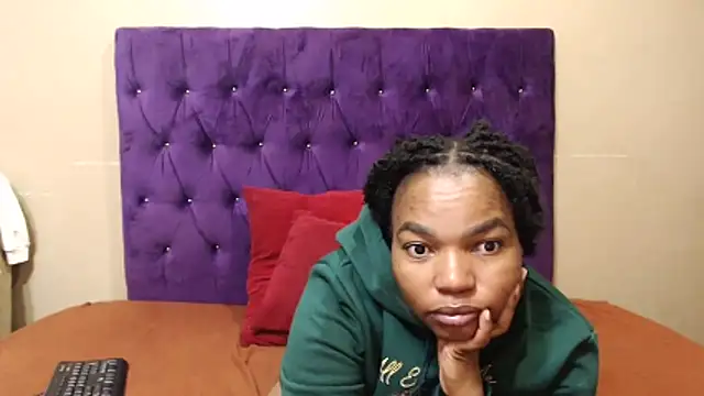 Snapshot of EBONYBUSTYY chatting on 05/15/26, 05:31 EBONYBUSTYY online show from 05/15/26, 05:31