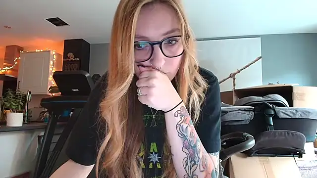 short sweetpea online show from 10/17/25, 02:30