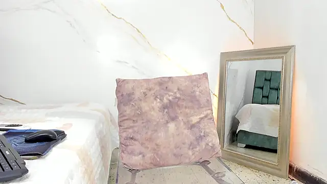 IsiisLovei online show from 09/10/25, 02:39