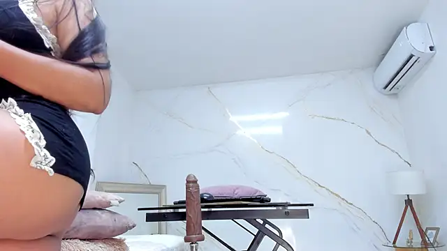 IsiisLovei online show from 10/11/25, 02:26