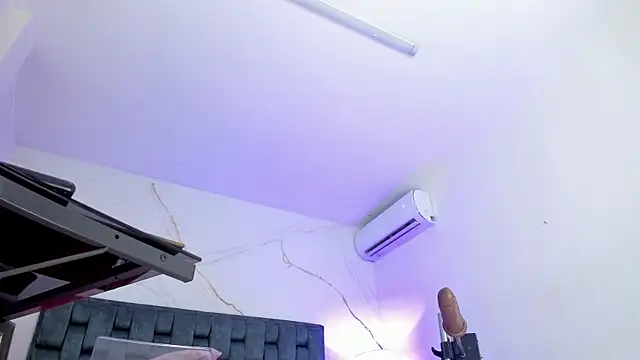 IsiisLovei online show from 11/17/25, 02:45