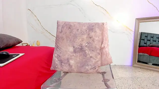 IsiisLovei online show from 12/19/25, 12:34