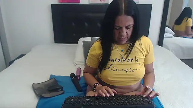 katiehotx online show from 10/24/25, 02:24