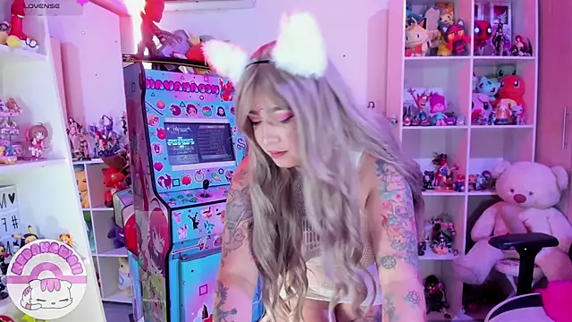 Snapshot of meda_kawaii_ chatting on 02/05/25, 01:00 meda kawaii  online show from 02/05/25, 01:00