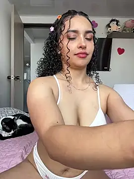 Snapshot of Lucy_Marin chatting on 02/19/25, 04:55 Lucy Marin online show from 02/19/25, 04:55