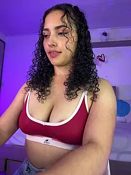 Snapshot of Lucy_Marin chatting on 03/19/25, 04:45 Lucy Marin online show from 03/19/25, 04:45