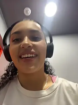 Snapshot of Lucy_Marin chatting on 05/21/26, 04:25 Lucy Marin online show from 05/21/26, 04:25