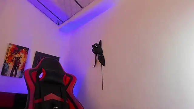 crisstal miler online show from 03/04/25, 09:32