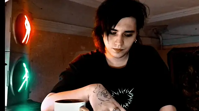 Snapshot of sademobeer chatting on 02/03/26, 01:26 sademobeer online show from 02/03/26, 01:26