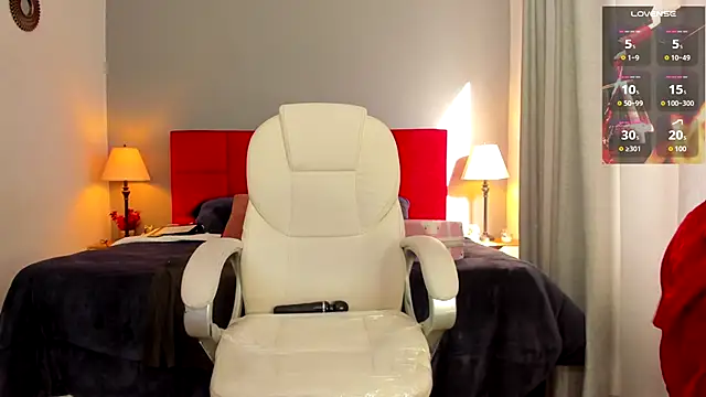 Holly madison  online show from 01/07/26, 12:40