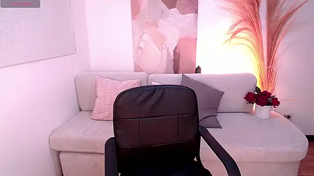 Snapshot of VictoriaLeia chatting on 10/07/25, 01:47 VictoriaLeia online show from 10/07/25, 01:47