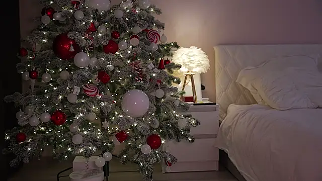 CatchMe1 online show from 11/24/25, 04:51