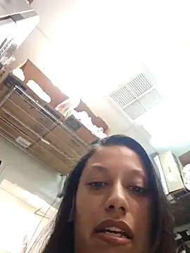 Snapshot of Nikkierosee chatting on 12/13/24, 03:49 Nikkierosee online show from 12/13/24, 03:49