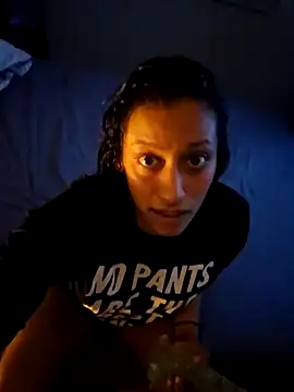 Snapshot of Nikkierosee chatting on 12/15/24, 08:08 Nikkierosee online show from 12/15/24, 08:08