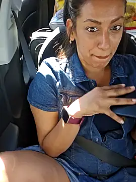 Snapshot of Nikkierosee chatting on 12/30/24, 05:34 Nikkierosee online show from 12/30/24, 05:34