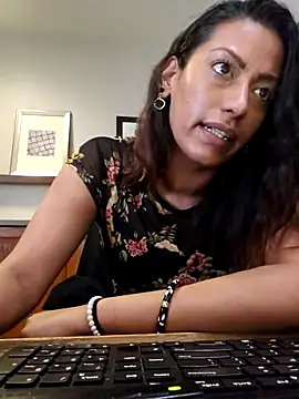 Snapshot of Nikkierosee chatting on 03/08/25, 08:57 Nikkierosee online show from 03/08/25, 08:57