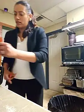 Snapshot of Nikkierosee chatting on 03/09/25, 08:42 Nikkierosee online show from 03/09/25, 08:42