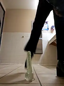 Snapshot of Nikkierosee chatting on 03/19/25, 06:14 Nikkierosee online show from 03/19/25, 06:14