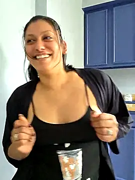 Snapshot of Nikkierosee chatting on 10/12/25, 06:40 Nikkierosee online show from 10/12/25, 06:40