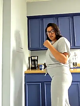 Snapshot of Nikkierosee chatting on 10/29/25, 03:25 Nikkierosee online show from 10/29/25, 03:25